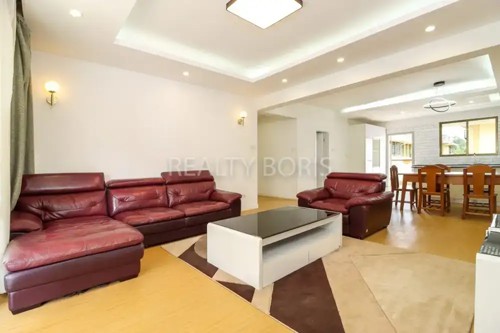 LUXURY 4 BEDOORM FOR SALE IN LAVINGTON