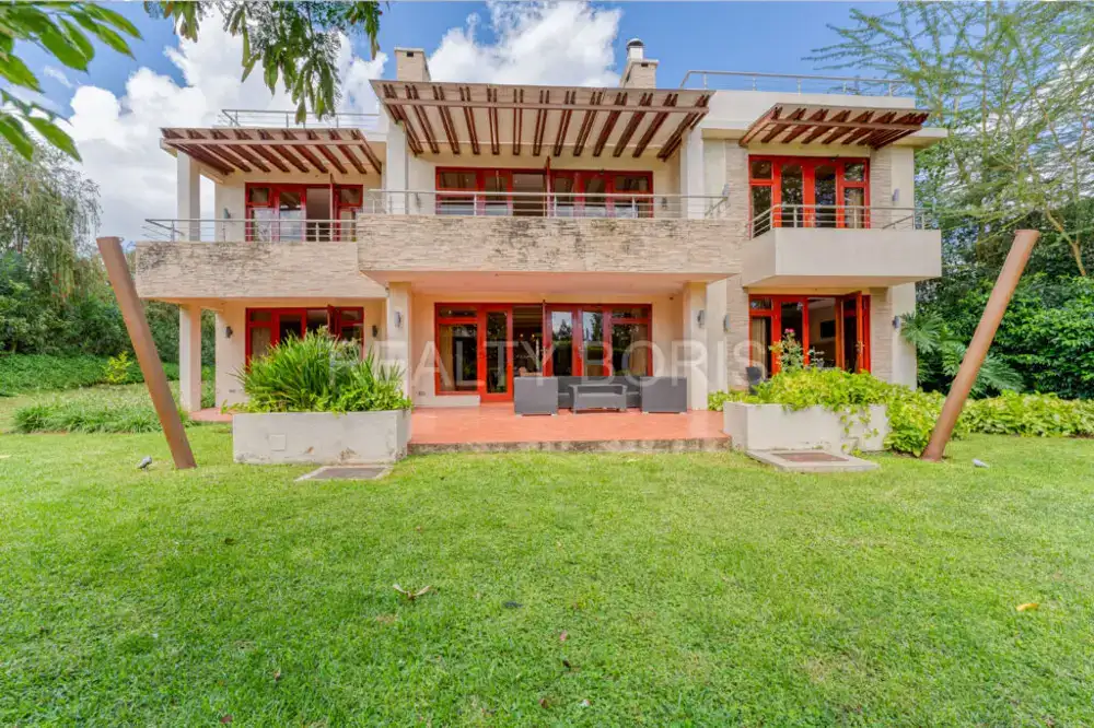 LUXURIOUS 6 BEDROOM VILLA IN NANYUKI — Nanyuki