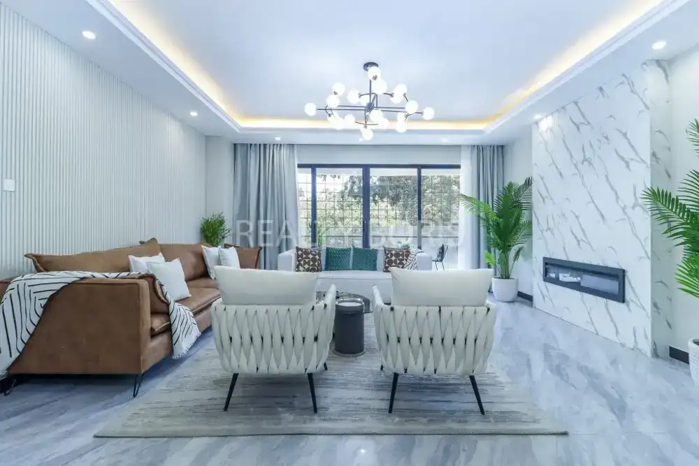 LUXURIOUS 3 BEDROOM IN LAVINGTON