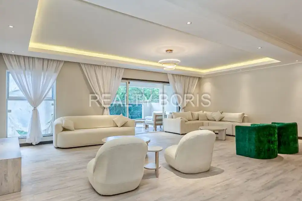 LUXURIOUS 3 BEDROOM +DSQ IN RIVERSIDE — Riverside