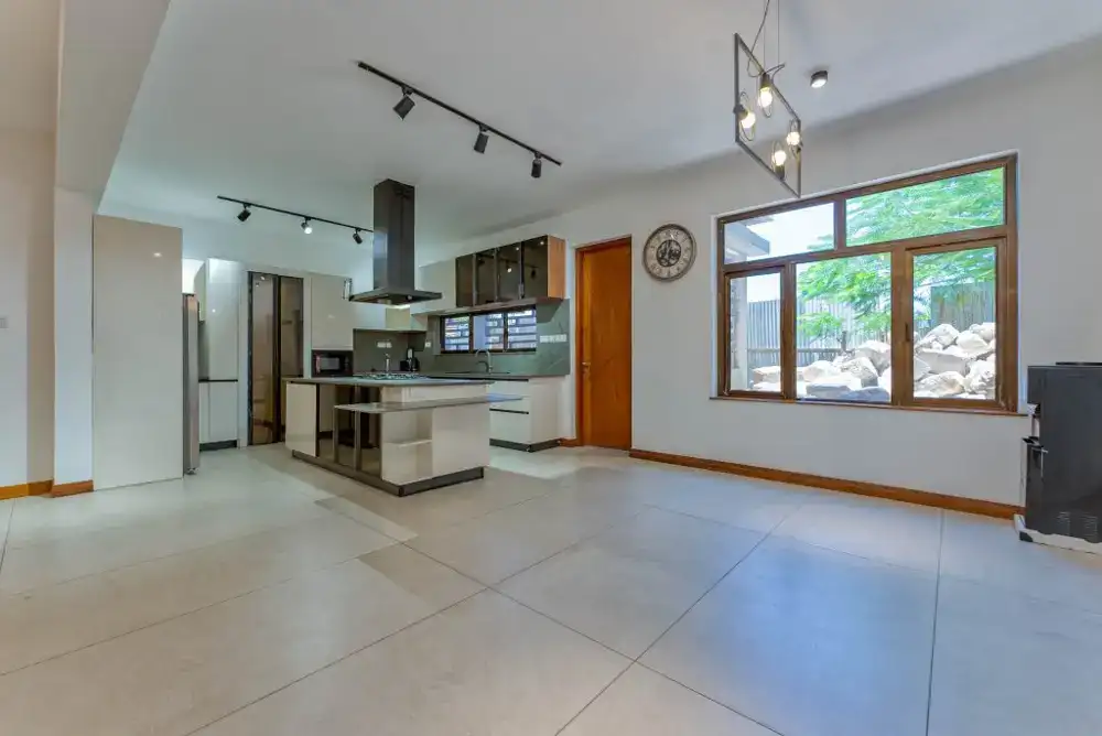 LUXURIOUS 4 BEDROOM APARTMENT IN NYALI — Nyali