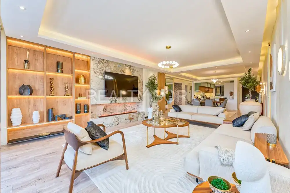 LUXURIOUS 4 BEDROOM + DSQ IN PARKLANDS — Parklands