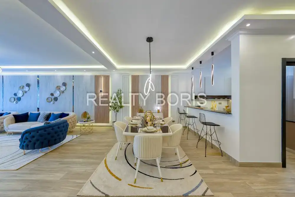 LUXURIOUS 4 BEDROOM IN PARKLANDS — Parklands