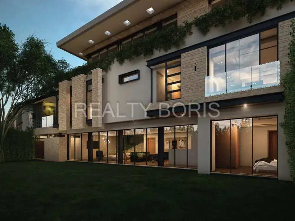 LUXURIOUS 5 BEDROOM ALL EN-SUITE VILLA IN KYUNA — Kyuna